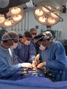 MÉDICOS REALIZAM TRANSPLANTE DE FÍGADO